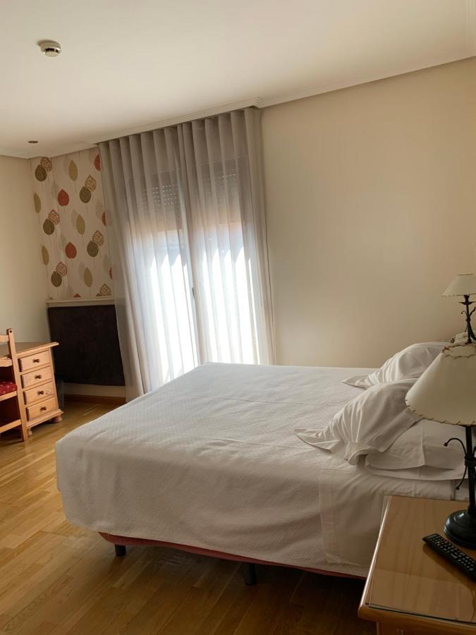 Hotel Villegas バレンシア・デ・ドン・フアン エクステリア 写真