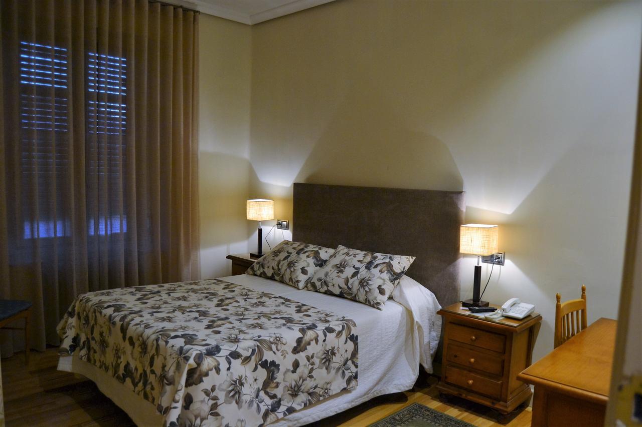 Hotel Villegas バレンシア・デ・ドン・フアン エクステリア 写真