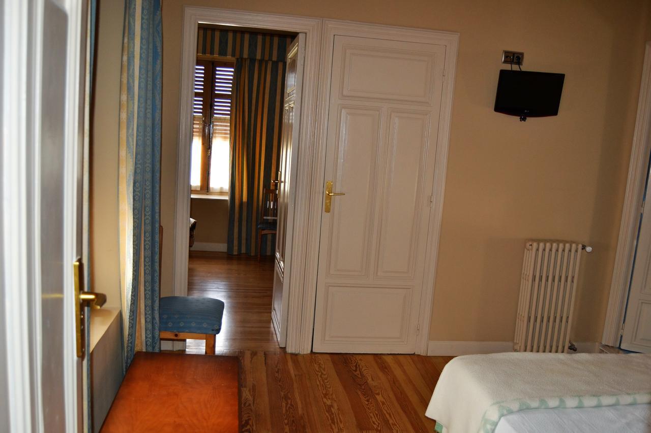 Hotel Villegas バレンシア・デ・ドン・フアン エクステリア 写真