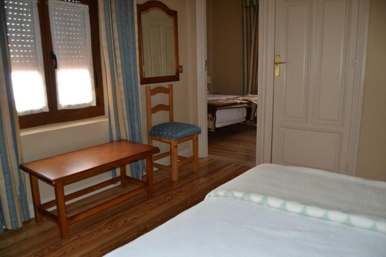 Hotel Villegas バレンシア・デ・ドン・フアン エクステリア 写真