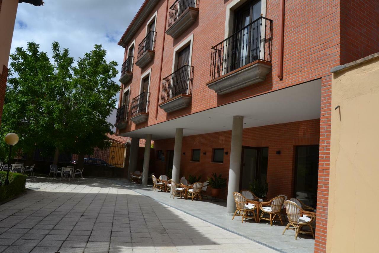 Hotel Villegas バレンシア・デ・ドン・フアン エクステリア 写真