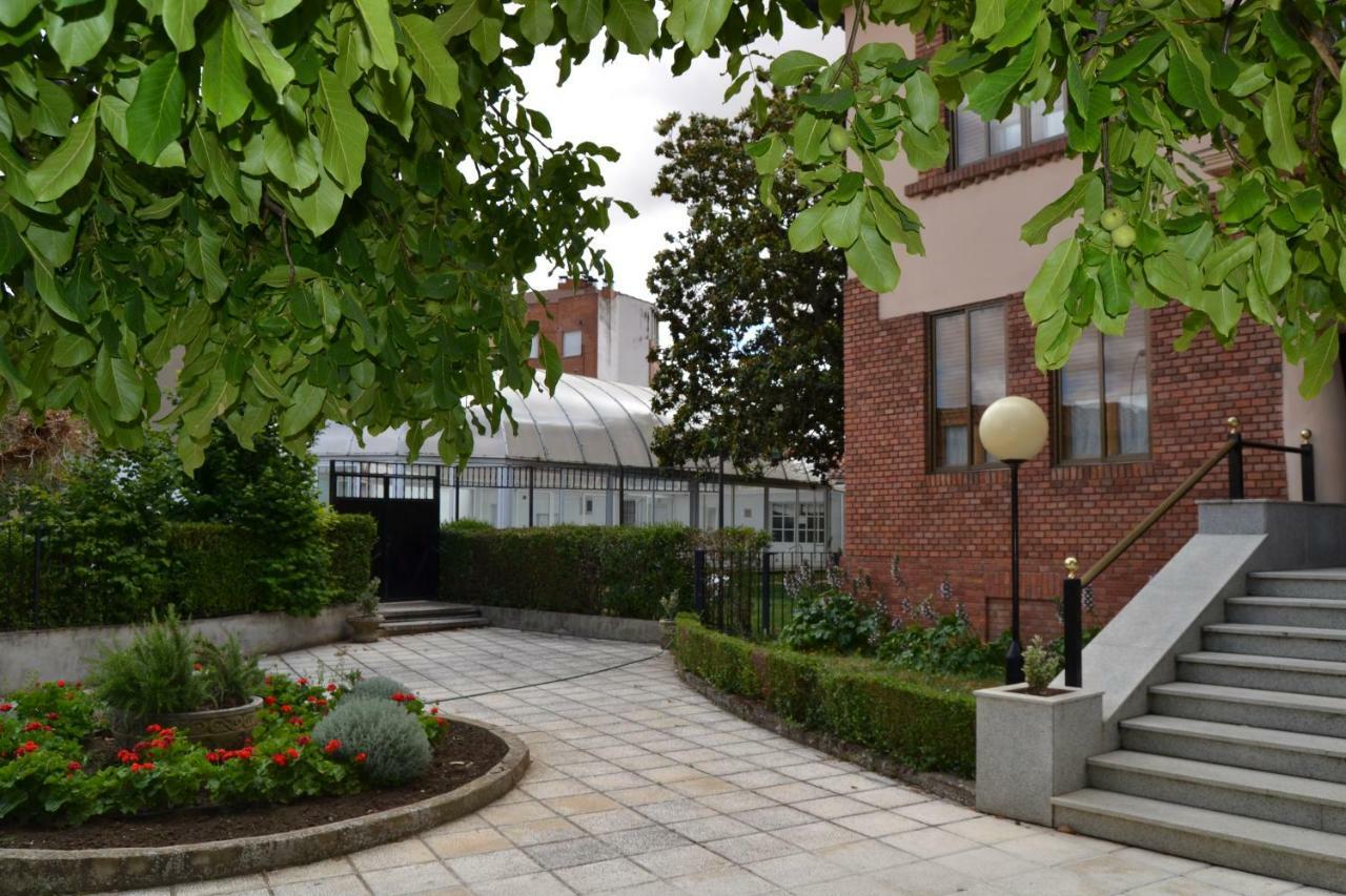 Hotel Villegas バレンシア・デ・ドン・フアン エクステリア 写真