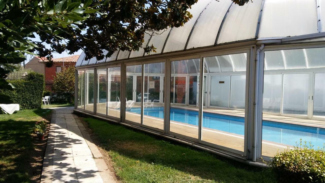 Hotel Villegas バレンシア・デ・ドン・フアン エクステリア 写真